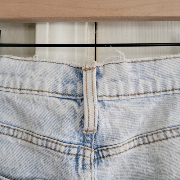 Straight leg acid wash distressed jeans - Picture 6 of 8